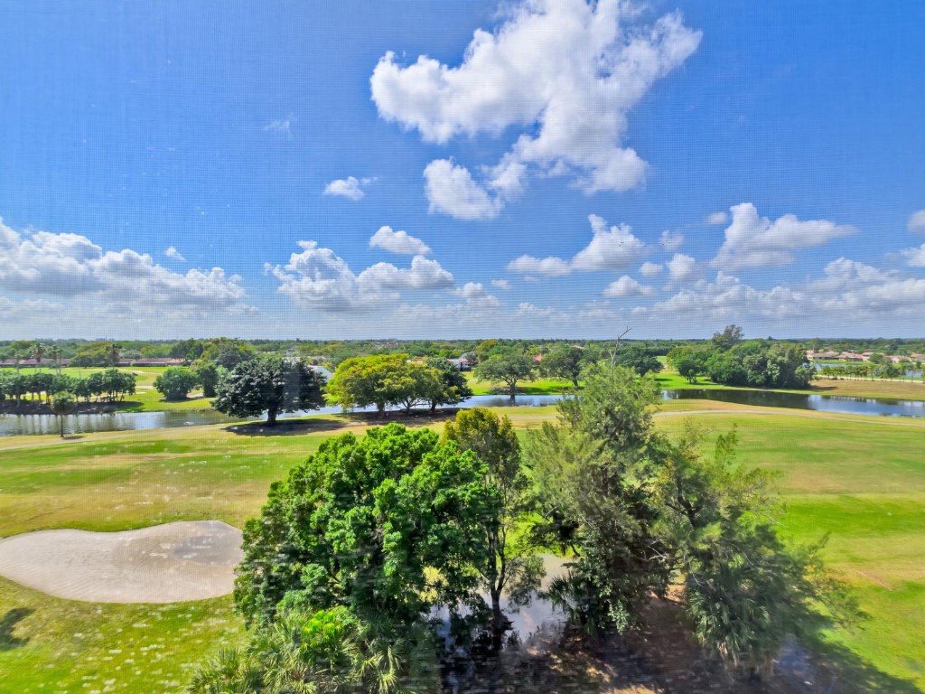 Country Club Apts - Residential