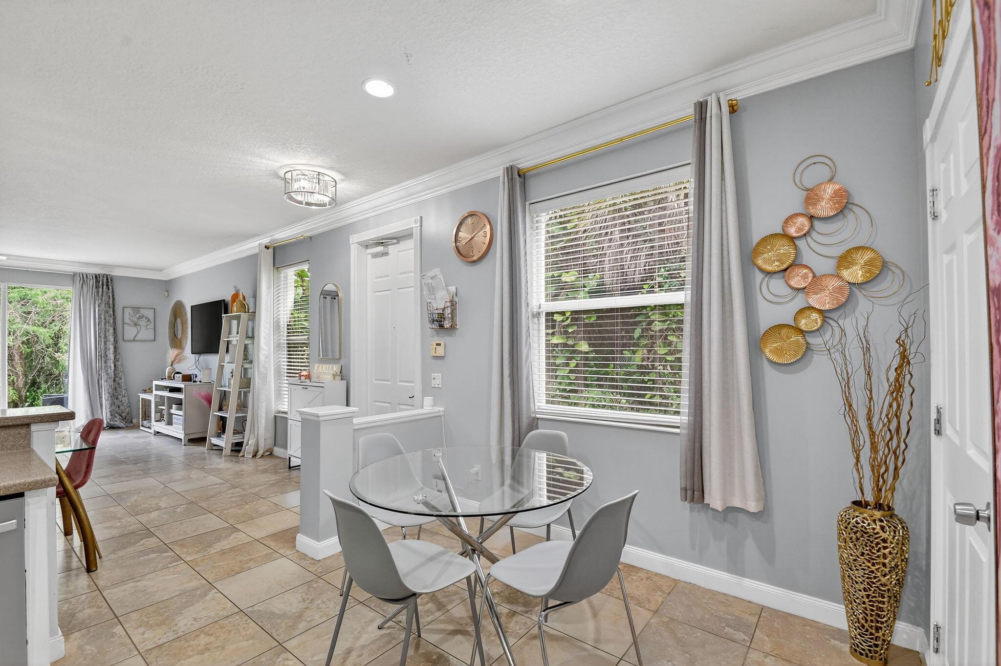 PINEWOOD LAKE - Residential