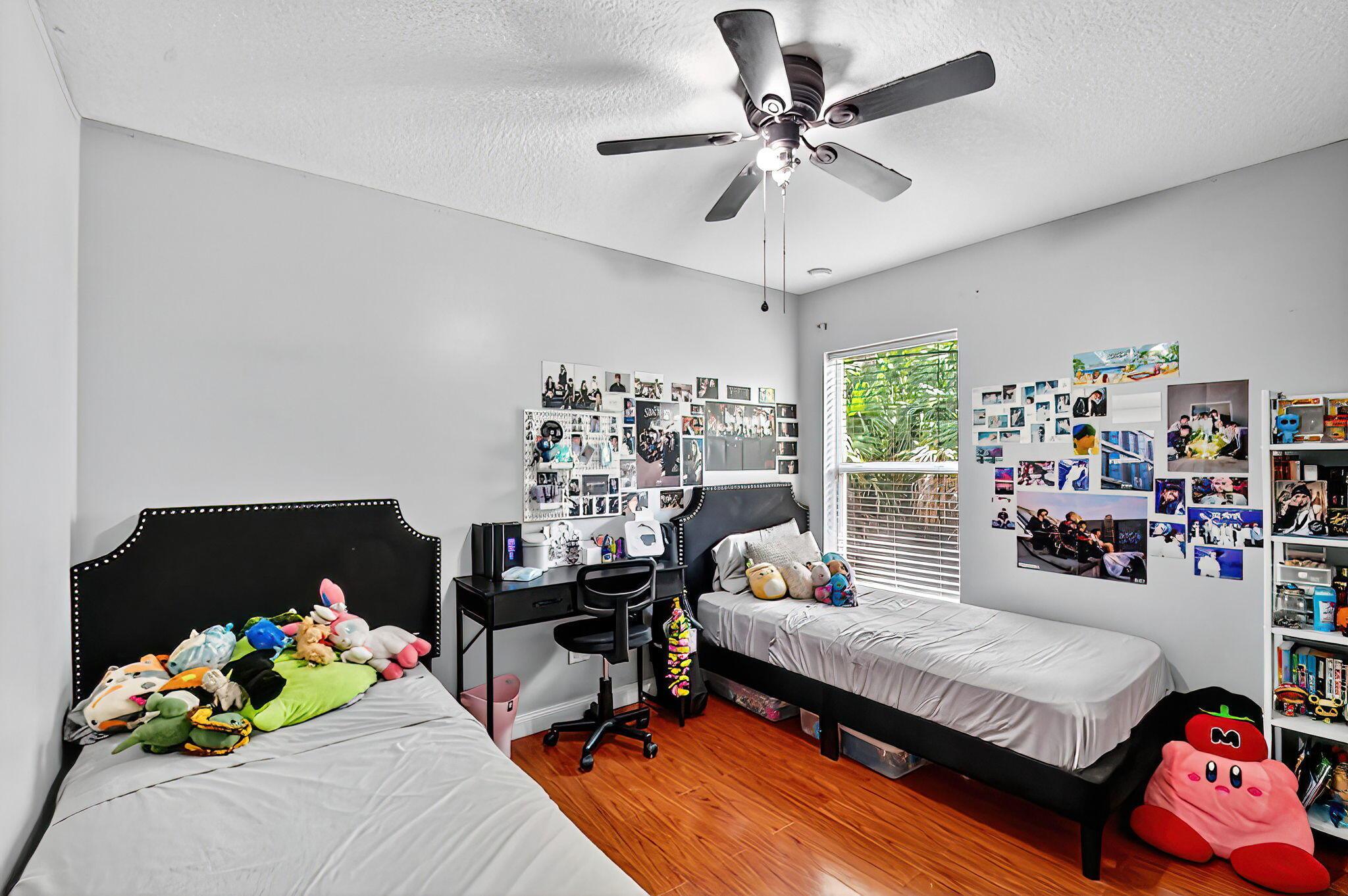 PINEWOOD LAKE - Residential