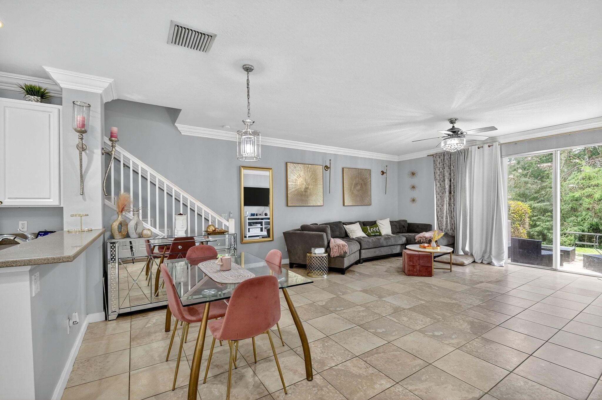 PINEWOOD LAKE - Residential