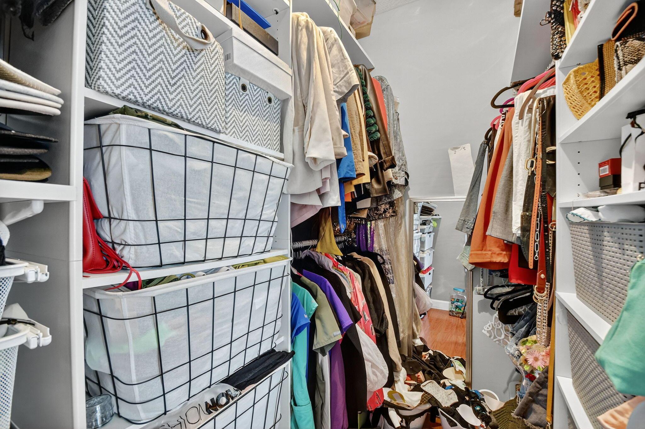 PINEWOOD LAKE - Residential