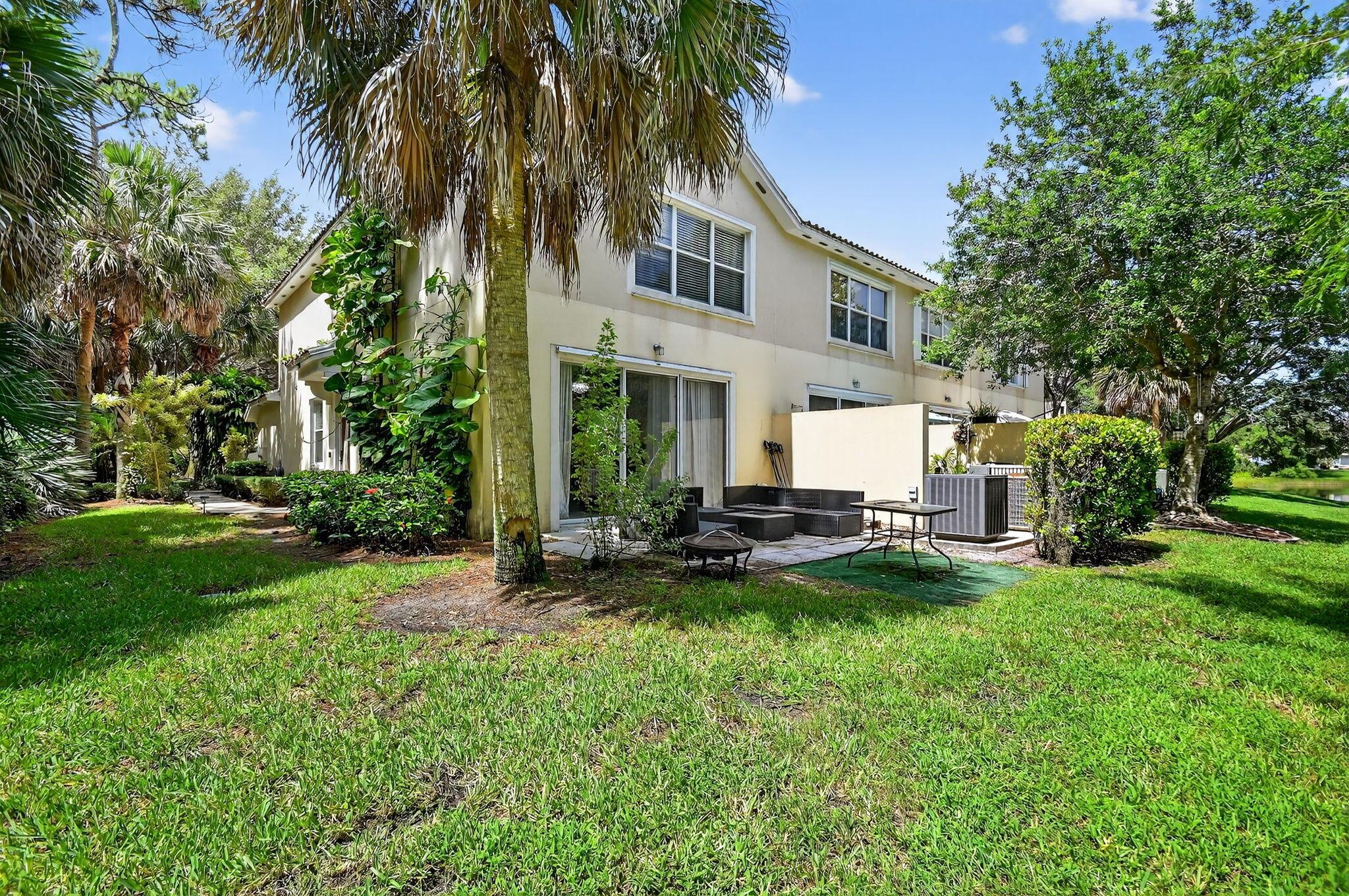 PINEWOOD LAKE - Residential