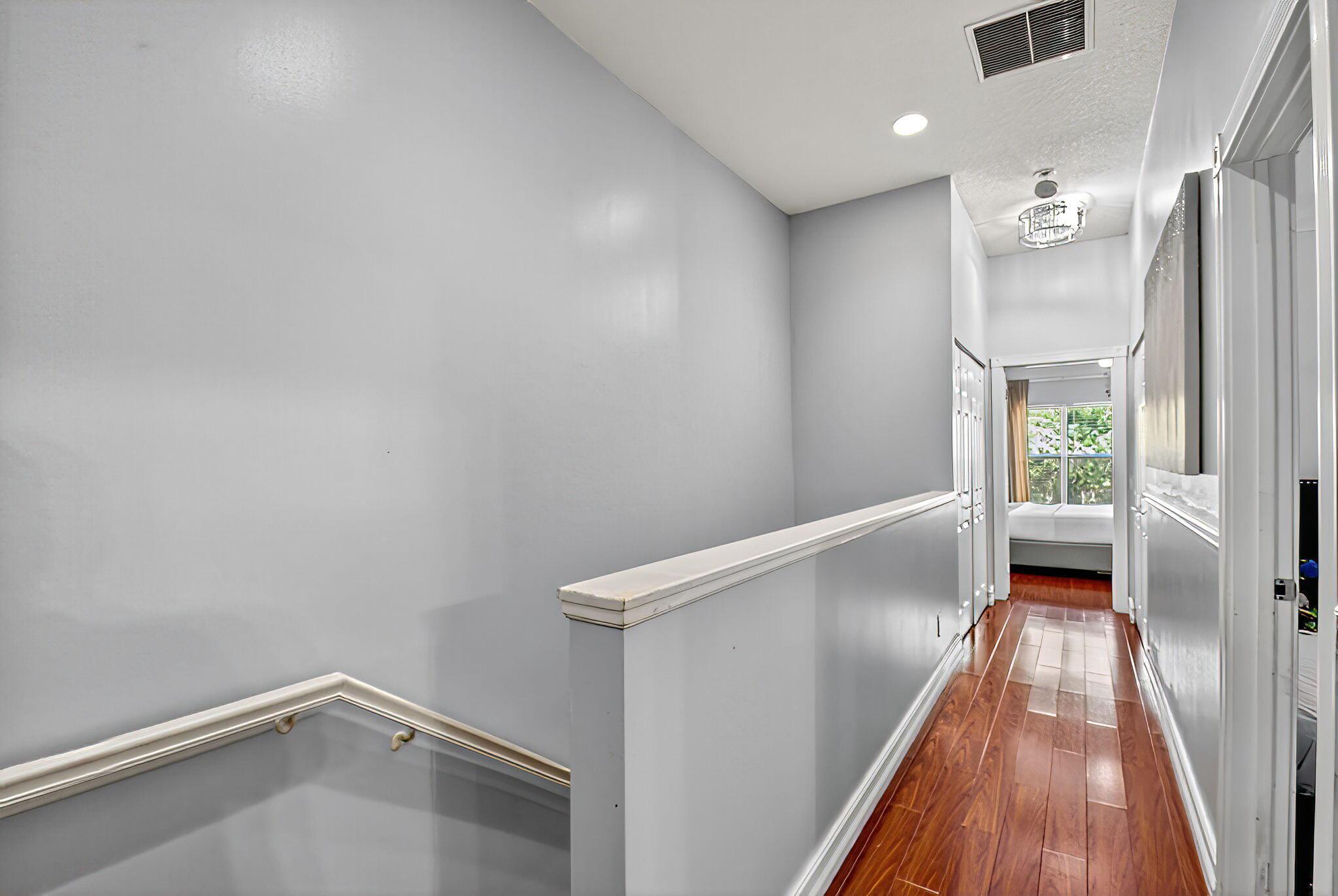 PINEWOOD LAKE - Residential