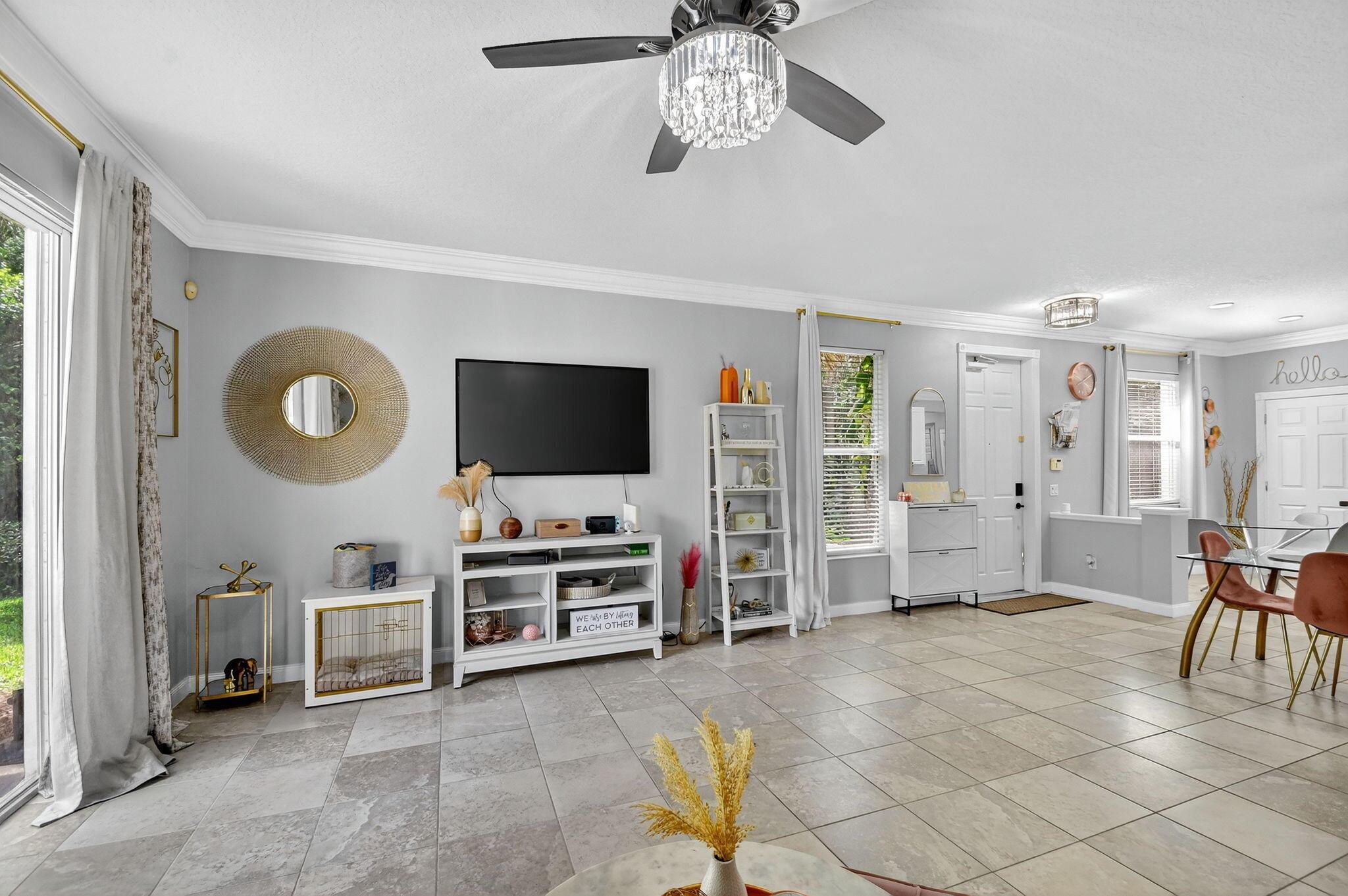 PINEWOOD LAKE - Residential