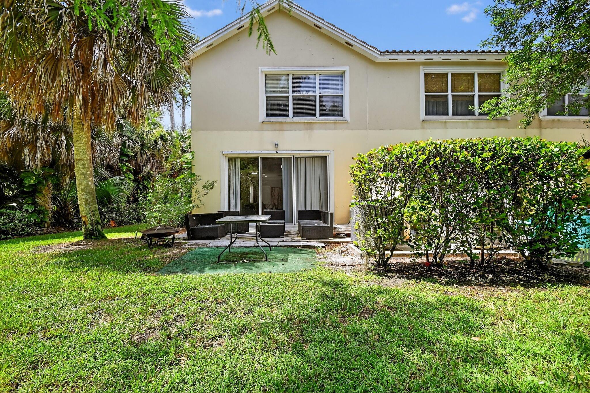 PINEWOOD LAKE - Residential