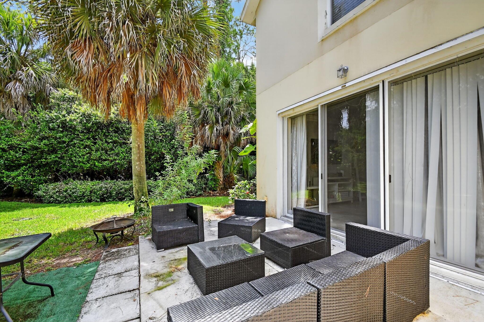 PINEWOOD LAKE - Residential