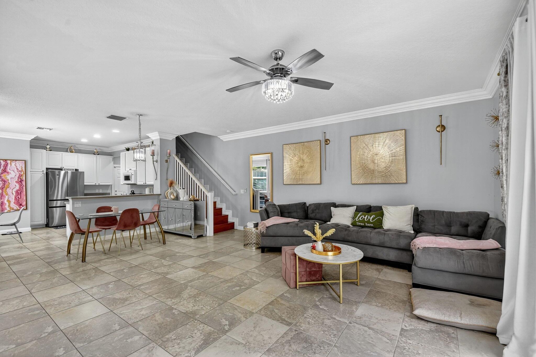 PINEWOOD LAKE - Residential