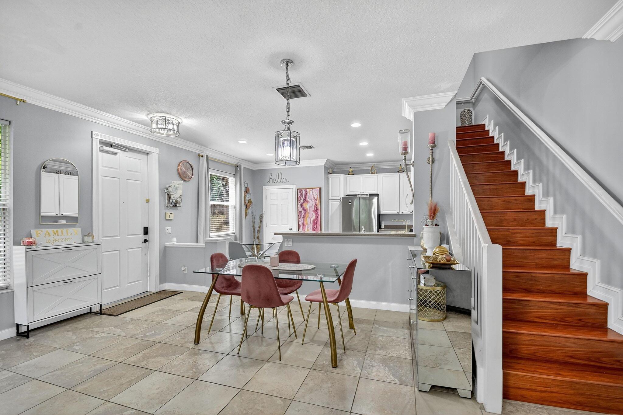 PINEWOOD LAKE - Residential