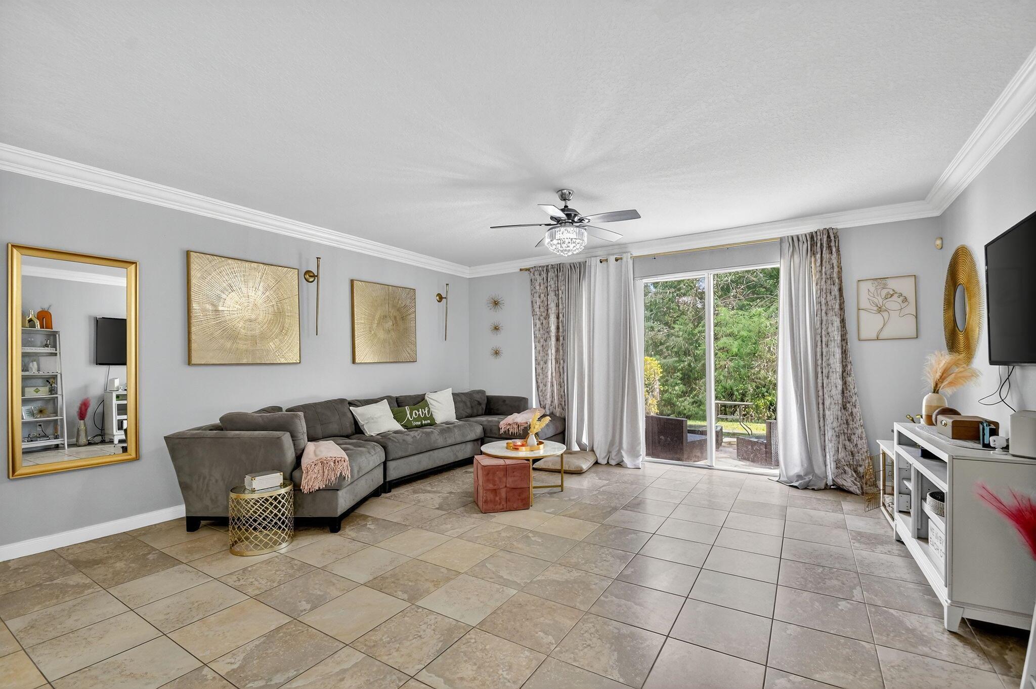 PINEWOOD LAKE - Residential