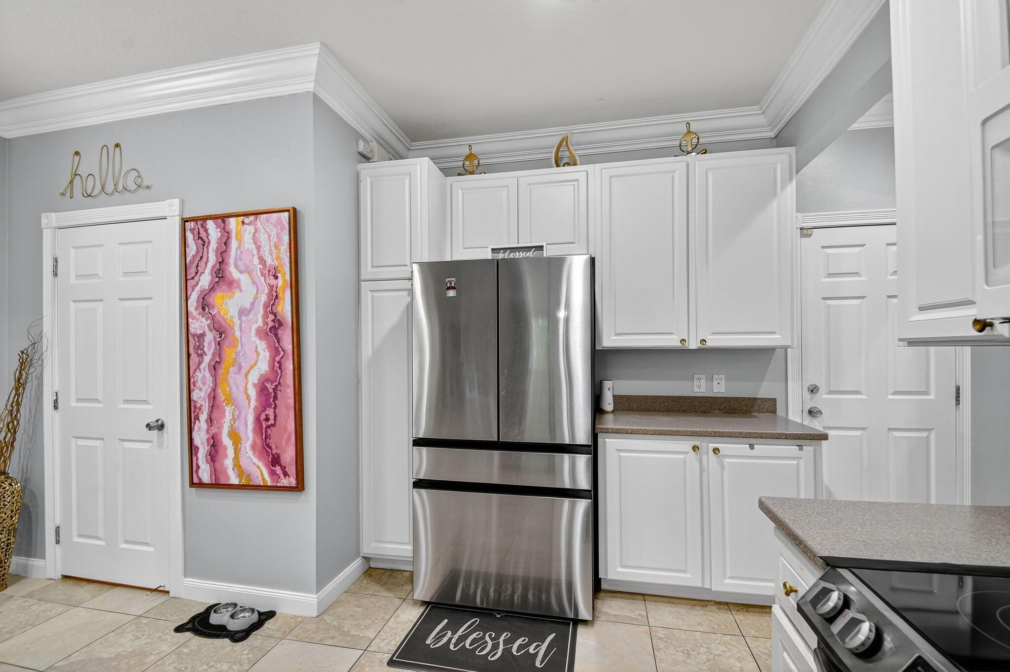 PINEWOOD LAKE - Residential