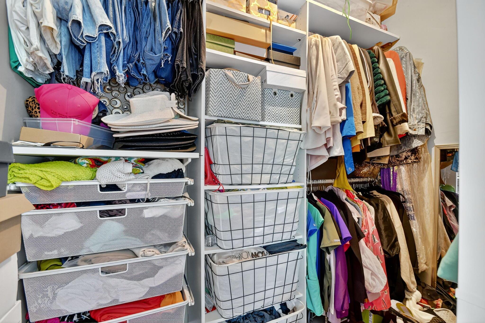 PINEWOOD LAKE - Residential