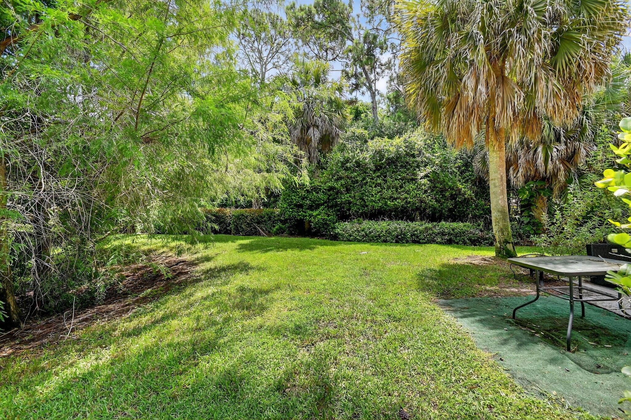 PINEWOOD LAKE - Residential