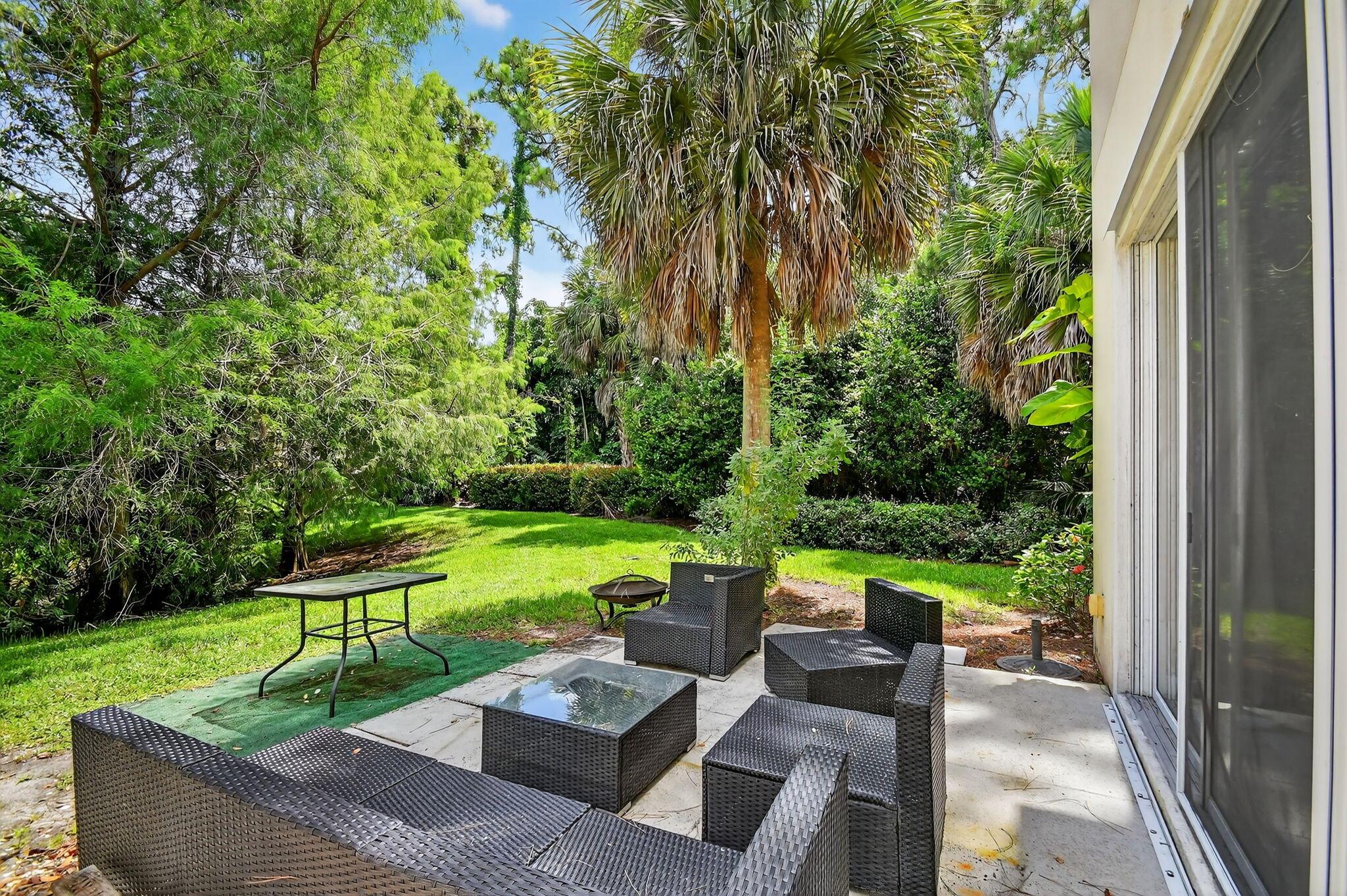 PINEWOOD LAKE - Residential