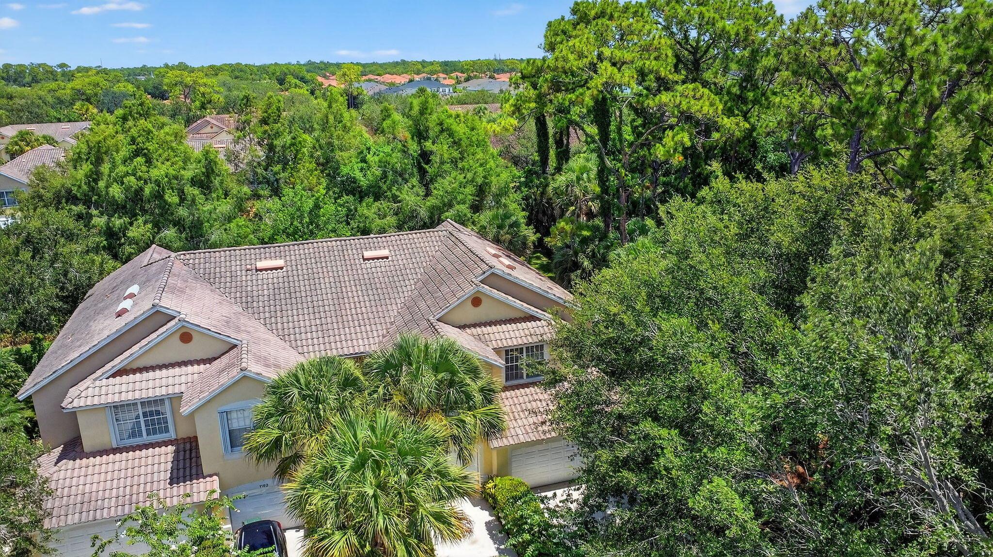 PINEWOOD LAKE - Residential