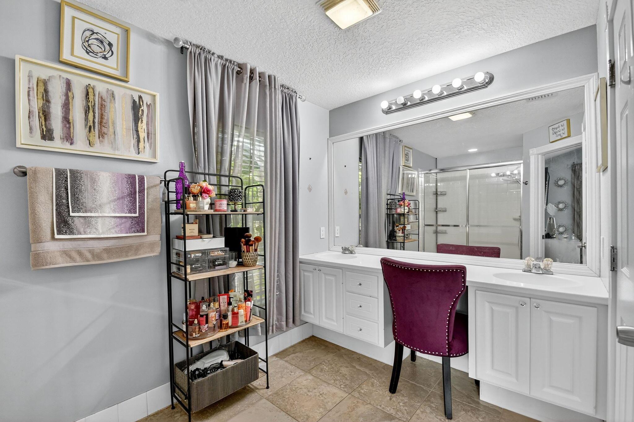 PINEWOOD LAKE - Residential