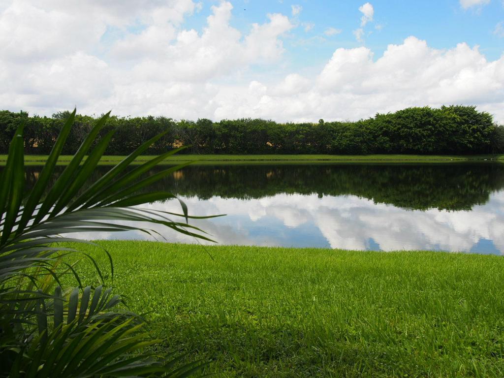 SONOMA LAKE ESTATES AT BOCA RATON - Residential