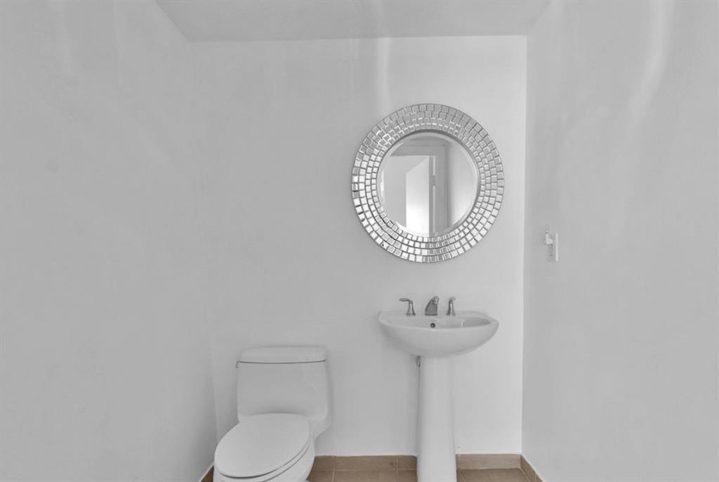 La Perla - Residential Lease