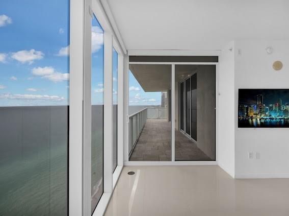 La Perla - Residential Lease