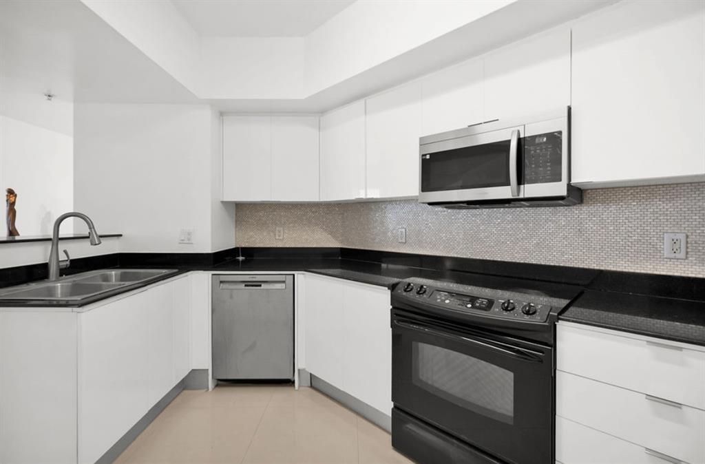 La Perla - Residential Lease