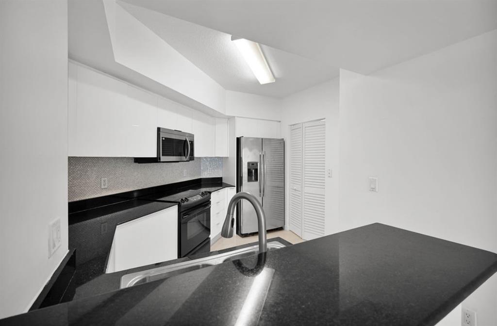 La Perla - Residential Lease