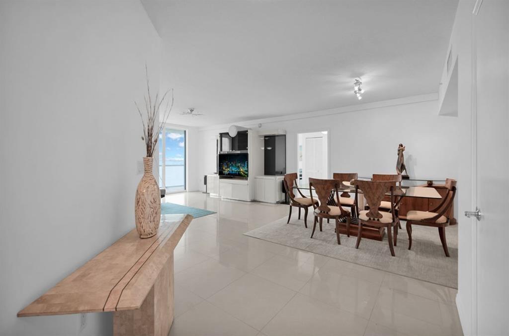 La Perla - Residential Lease