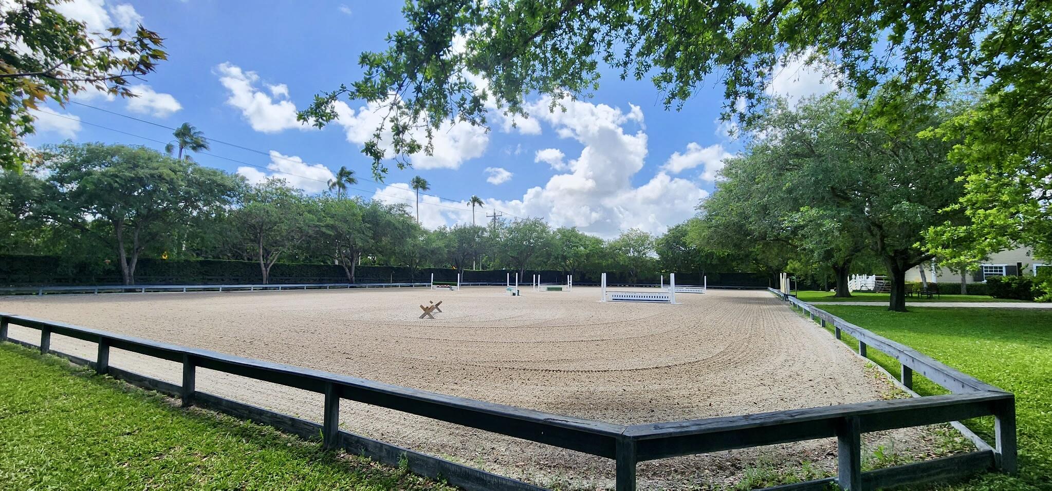 SADDLE TRAIL PARK OF WELLINGTON - Residential