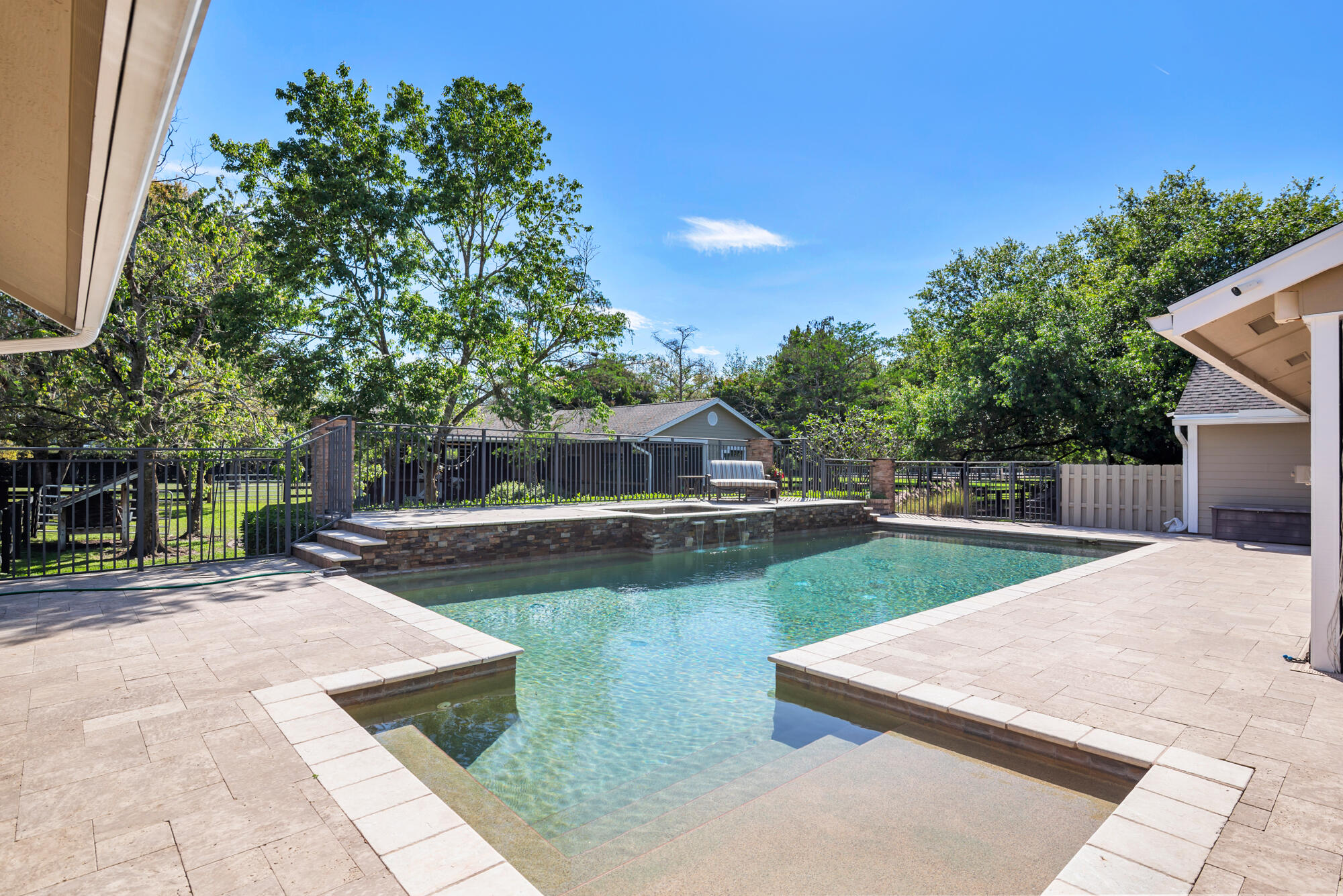 SADDLE TRAIL PARK OF WELLINGTON - Residential