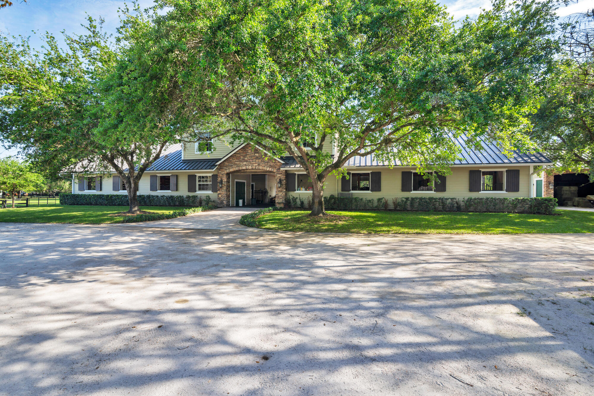 SADDLE TRAIL PARK OF WELLINGTON - Residential