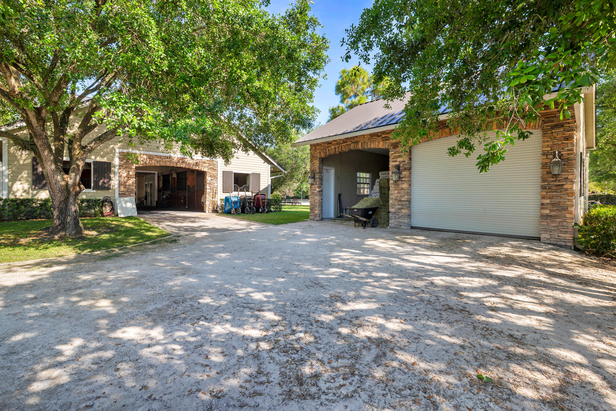 SADDLE TRAIL PARK OF WELLINGTON - Residential