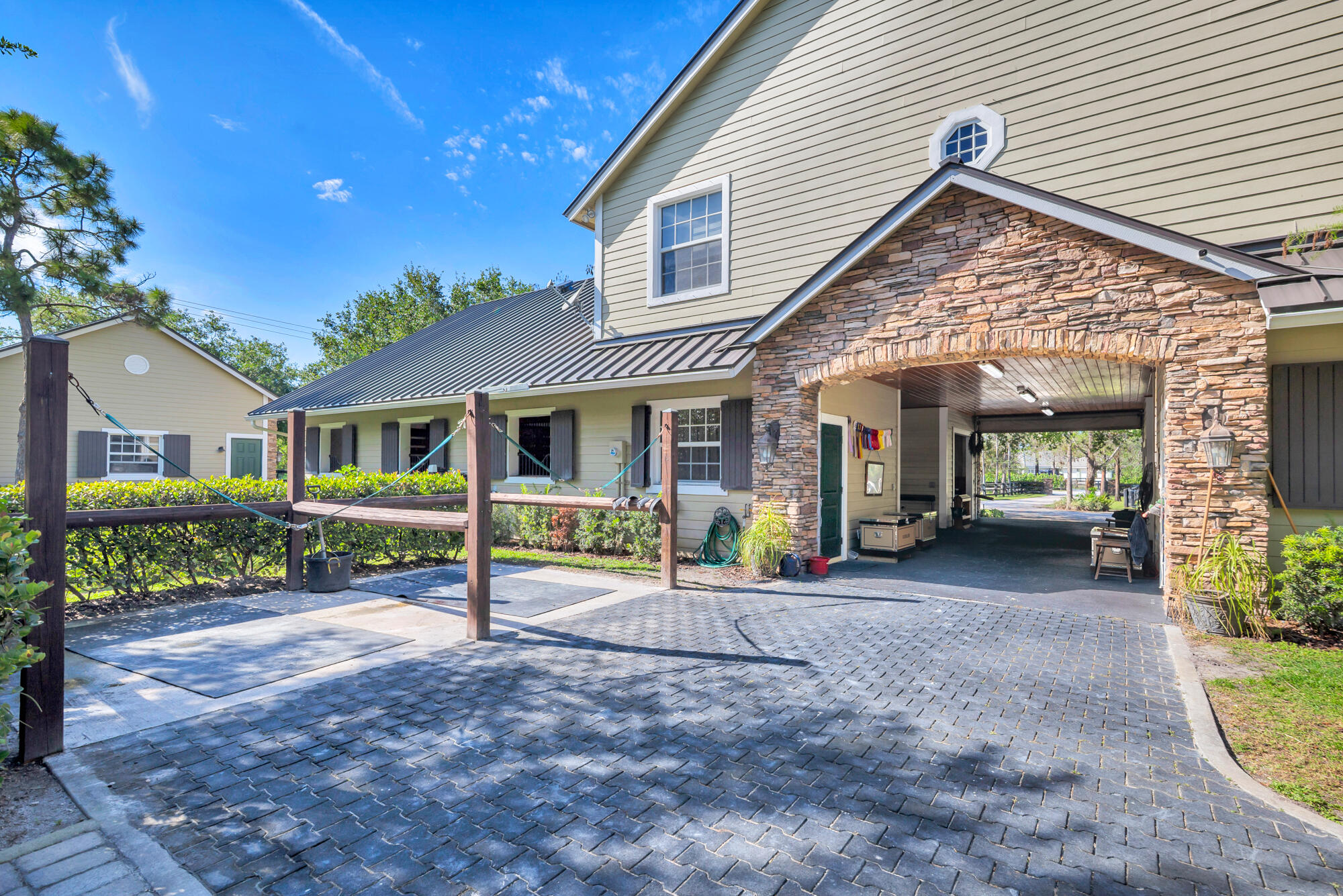 SADDLE TRAIL PARK OF WELLINGTON - Residential