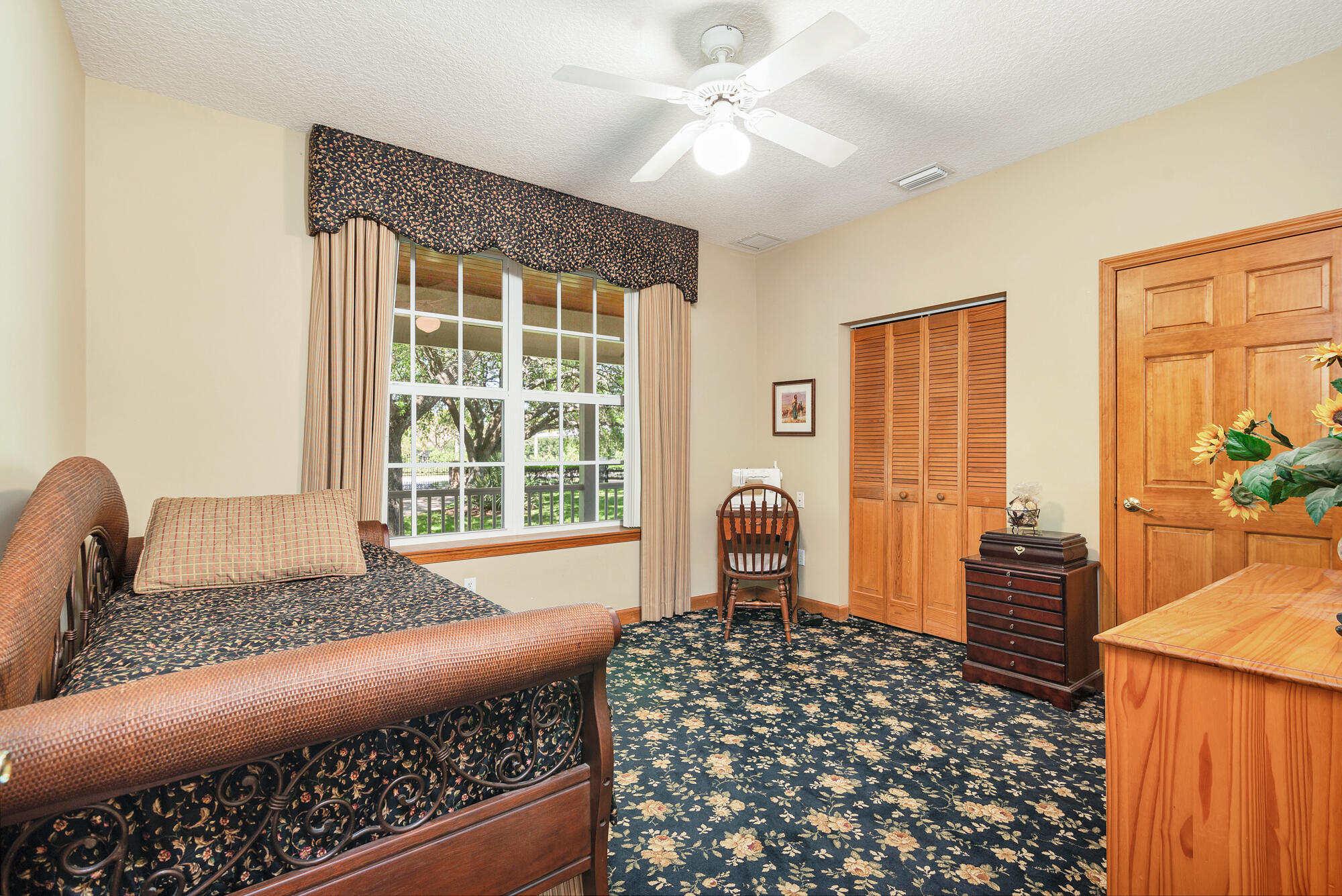 SADDLE TRAIL PARK OF WELLINGTON - Residential