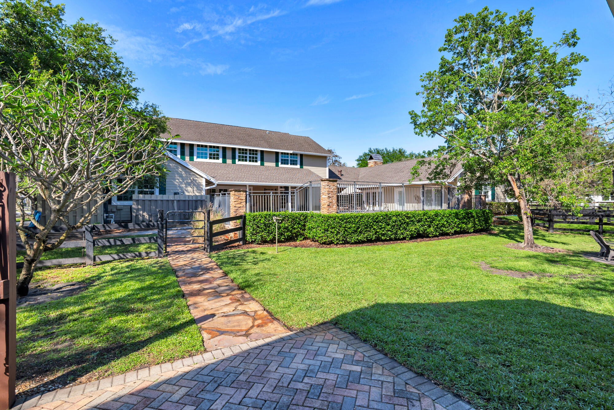 SADDLE TRAIL PARK OF WELLINGTON - Residential