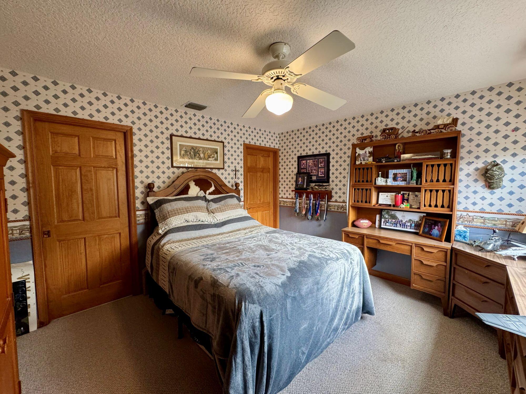 SADDLE TRAIL PARK OF WELLINGTON - Residential