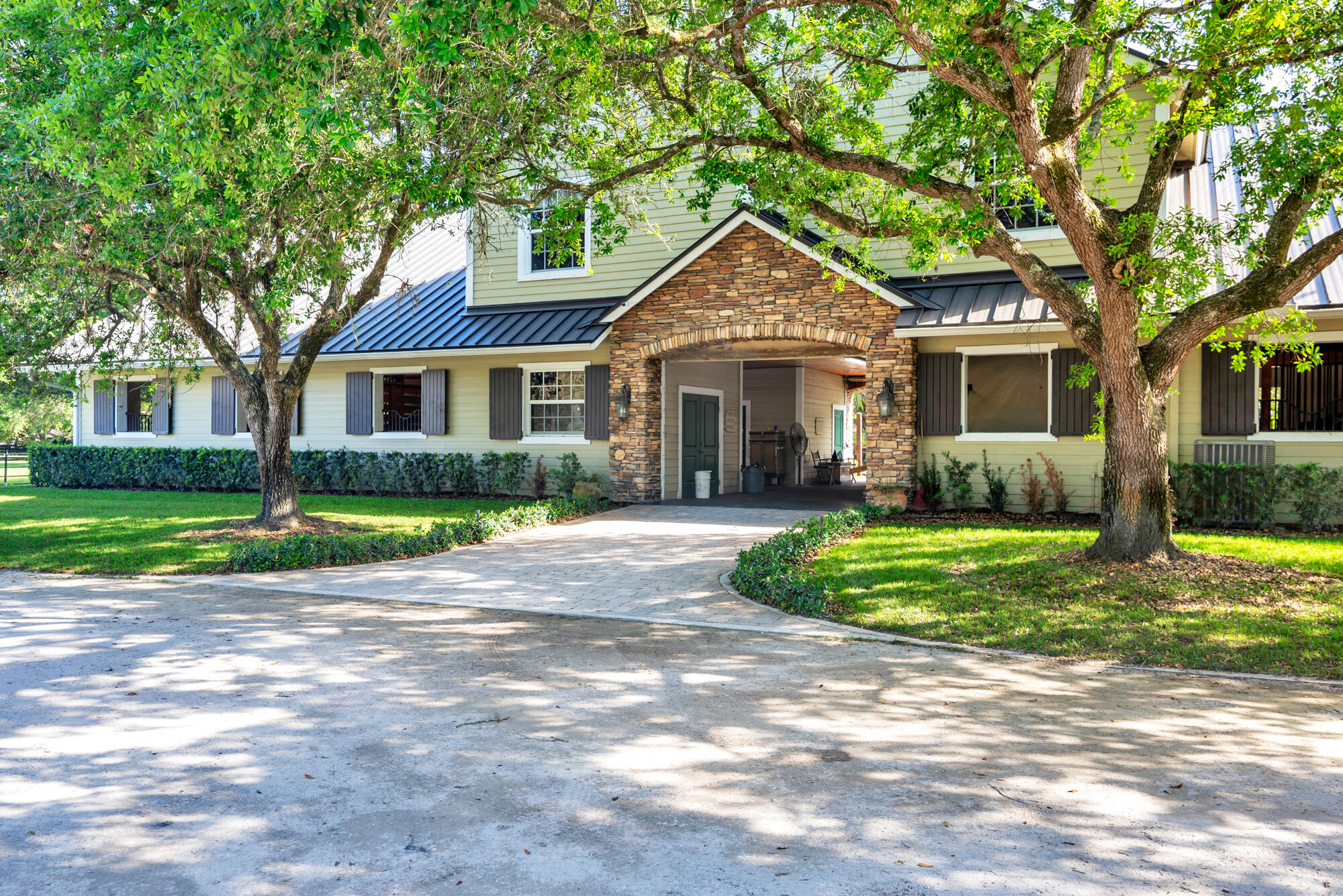 SADDLE TRAIL PARK OF WELLINGTON - Residential