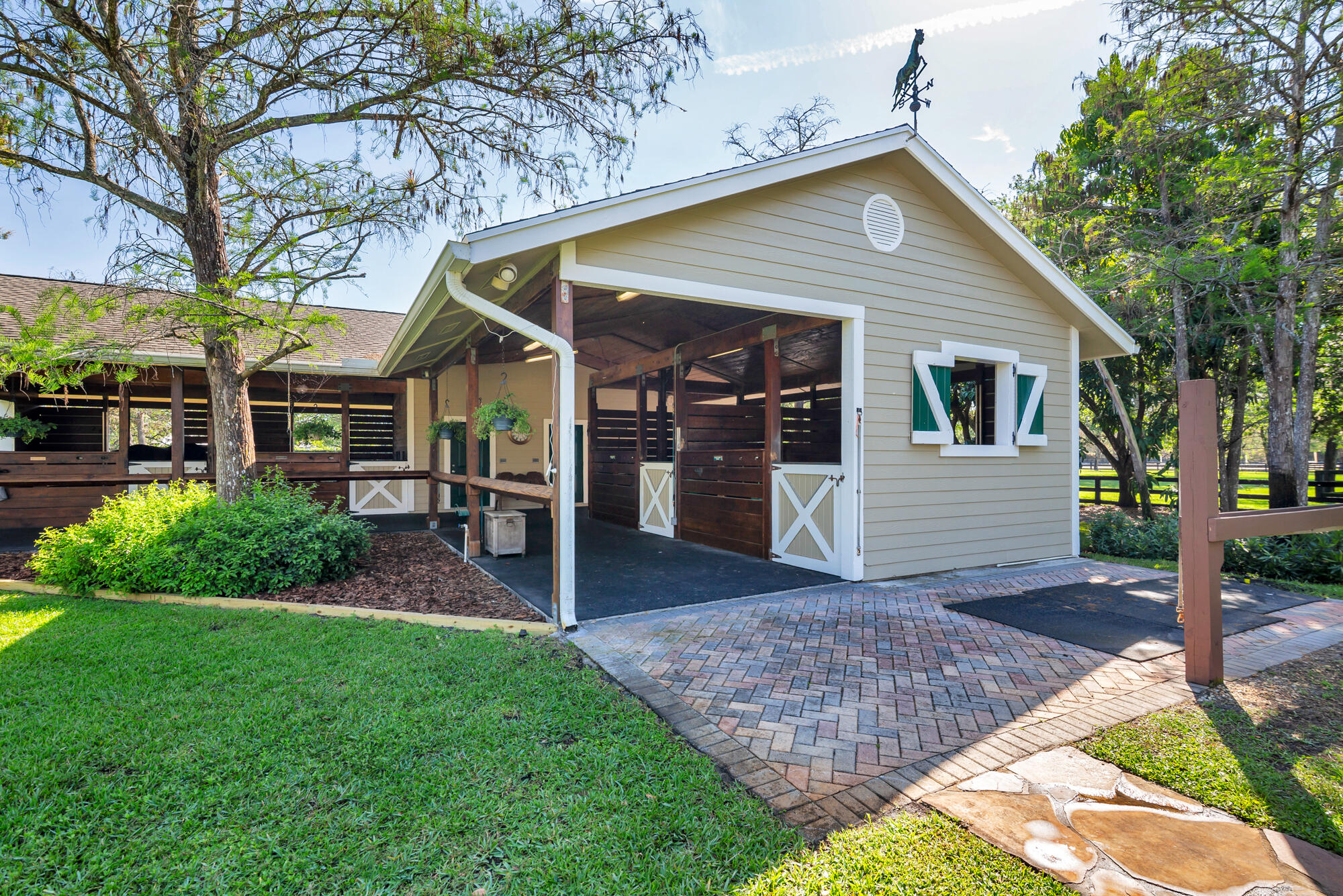 SADDLE TRAIL PARK OF WELLINGTON - Residential