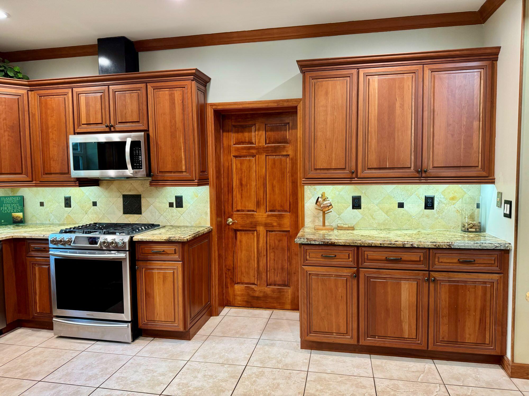 SADDLE TRAIL PARK OF WELLINGTON - Residential