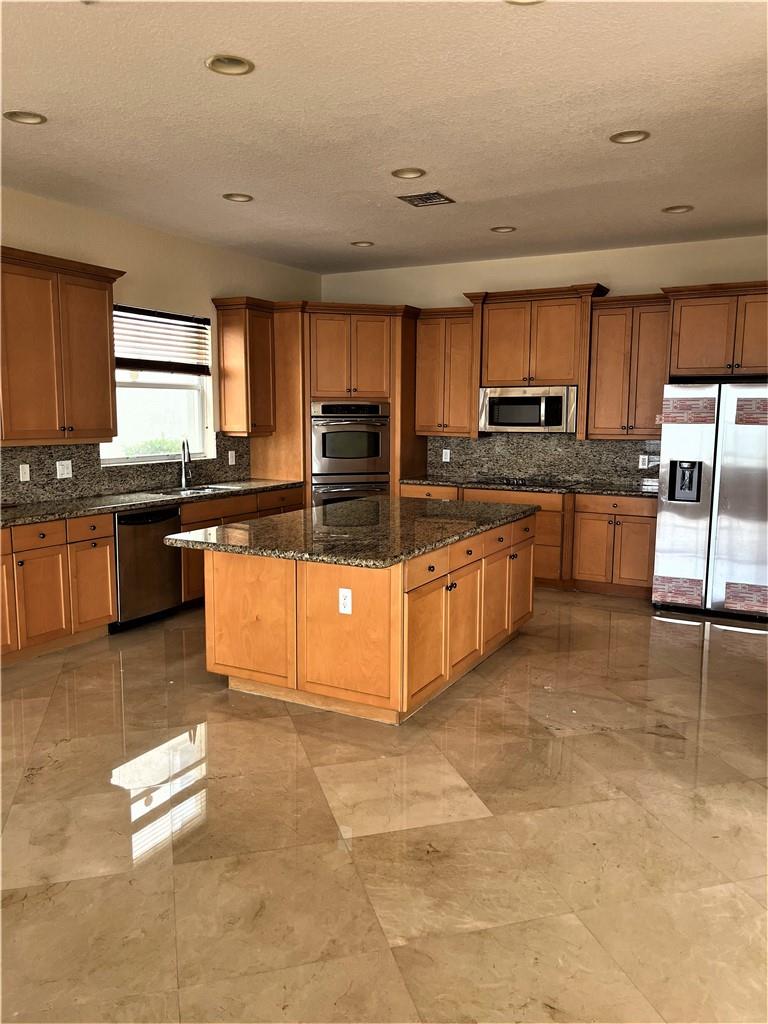 Sunset Falls 1 175-40 B - Residential Lease