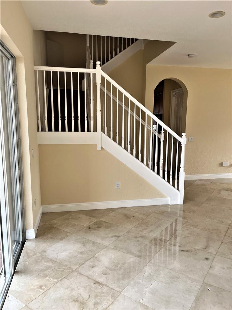 Sunset Falls 1 175-40 B - Residential Lease