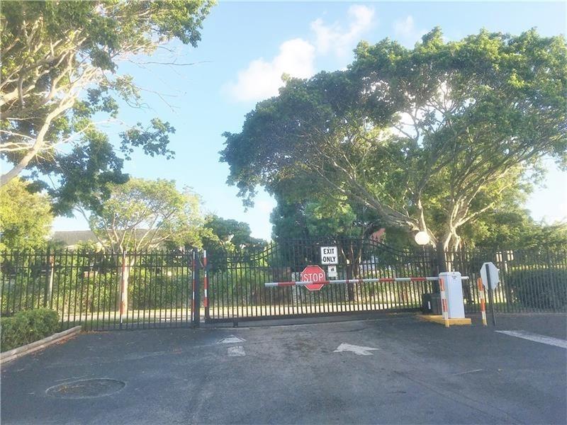 LAS VISTAS F IN INVERRARY - Residential