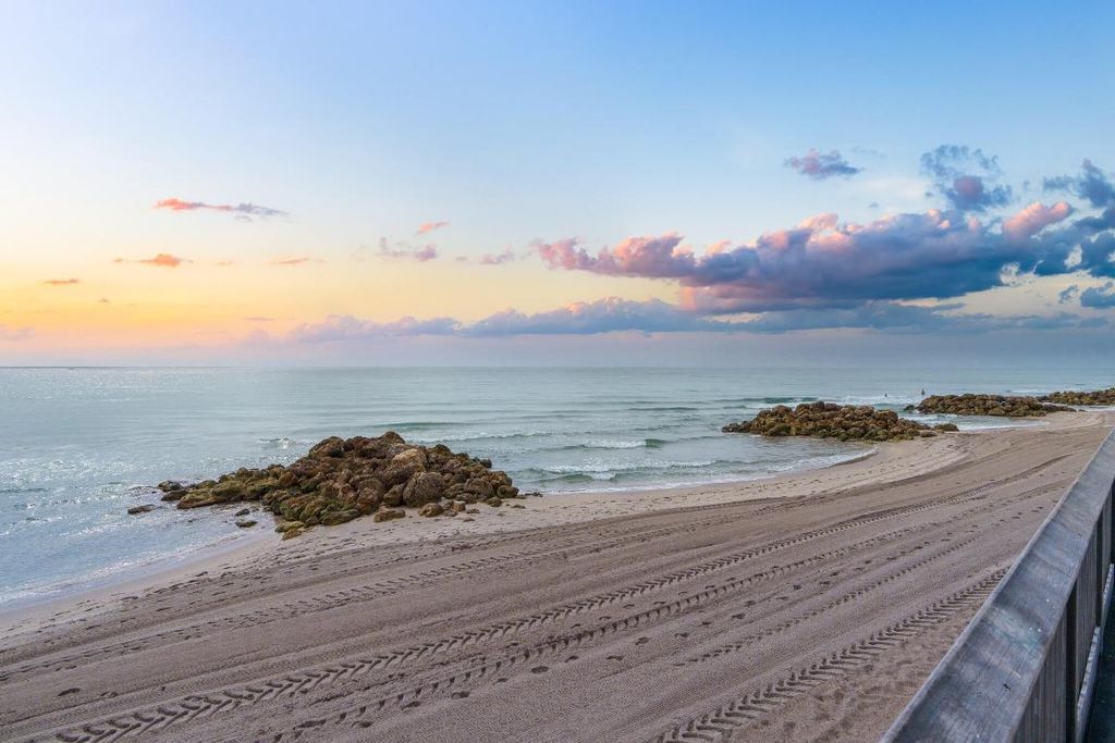 Photo of 445 SE 21st Avenue #305, Deerfield Beach, FL 33441 (MLS # R10988897)