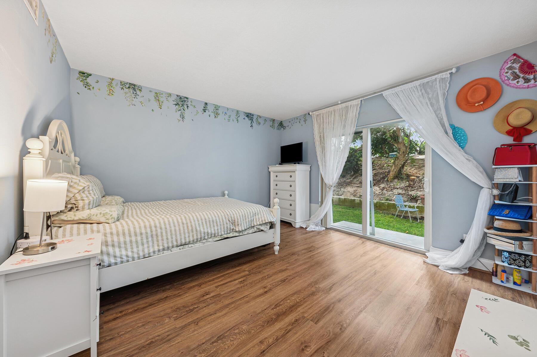 PALM BEACH WHITEHOUSE - Residential Lease