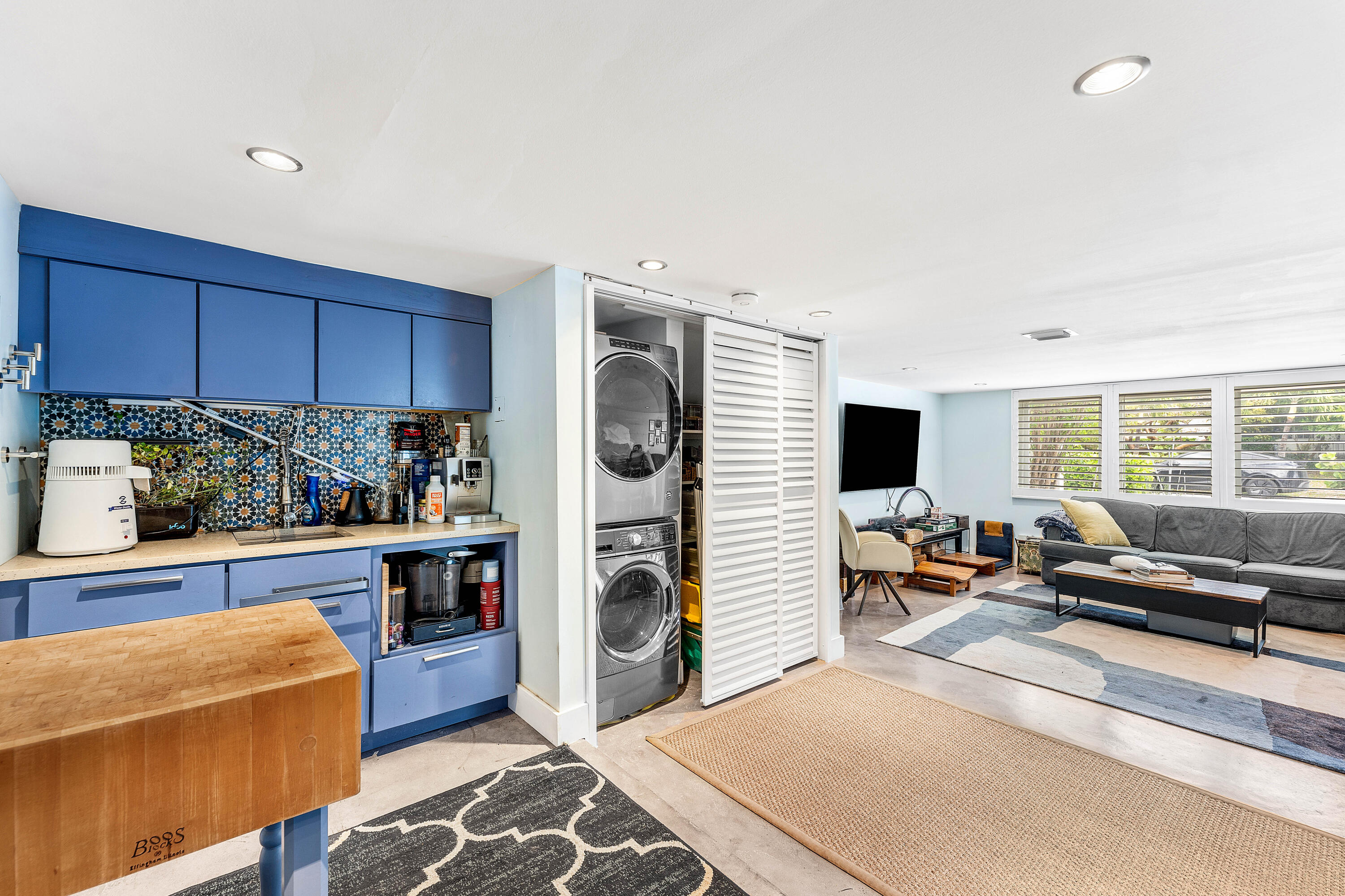 WHISEM UNIT B - Residential