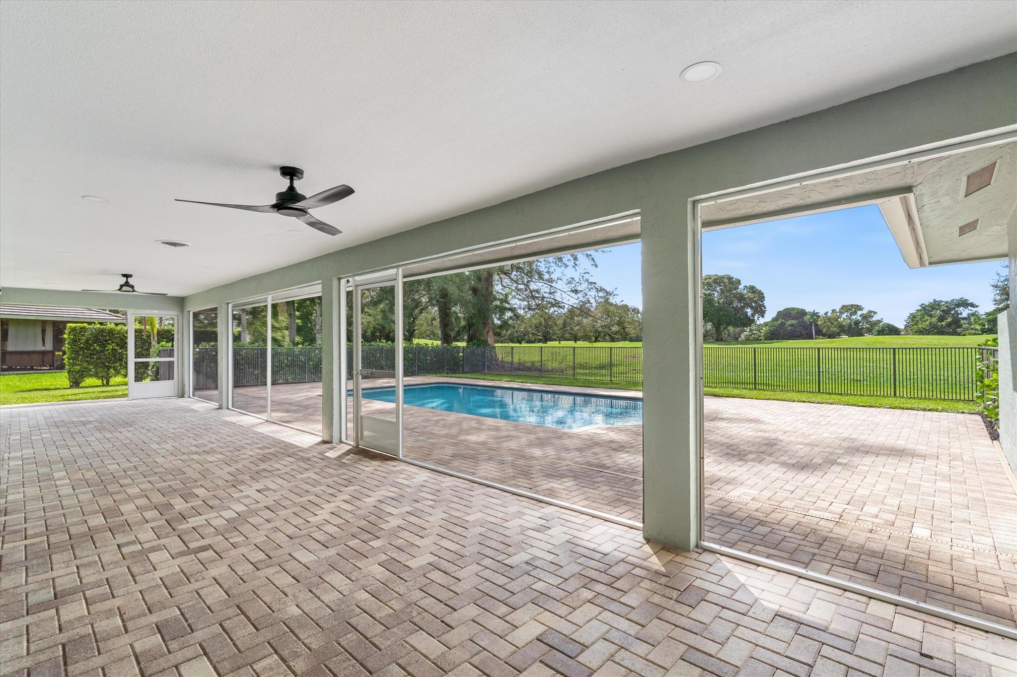 SOUTH SHORE 2 OF WELLINGT - Residential