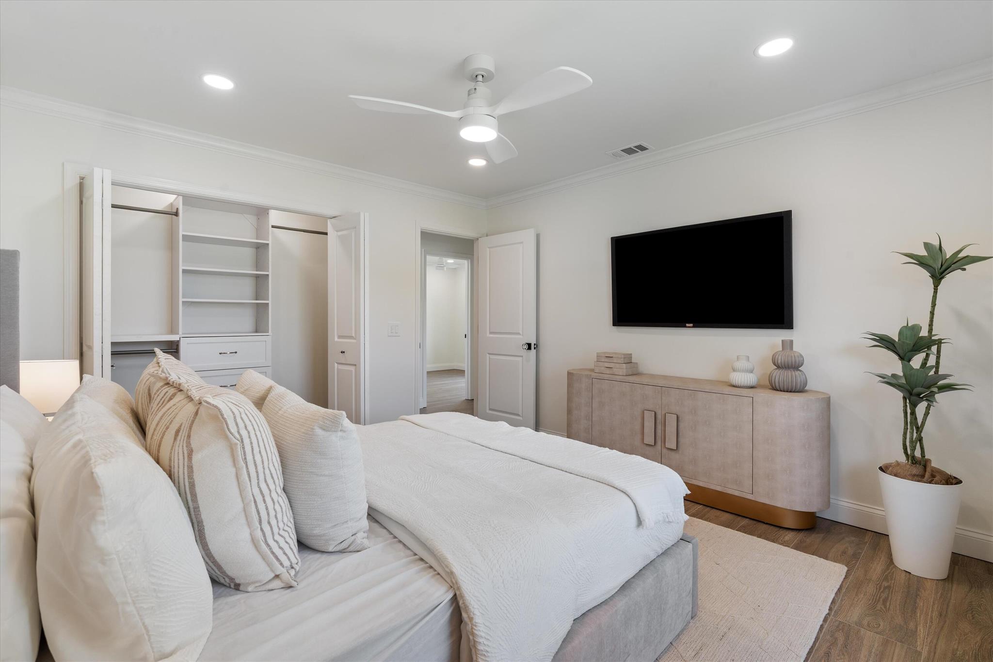 SOUTH SHORE 2 OF WELLINGT - Residential