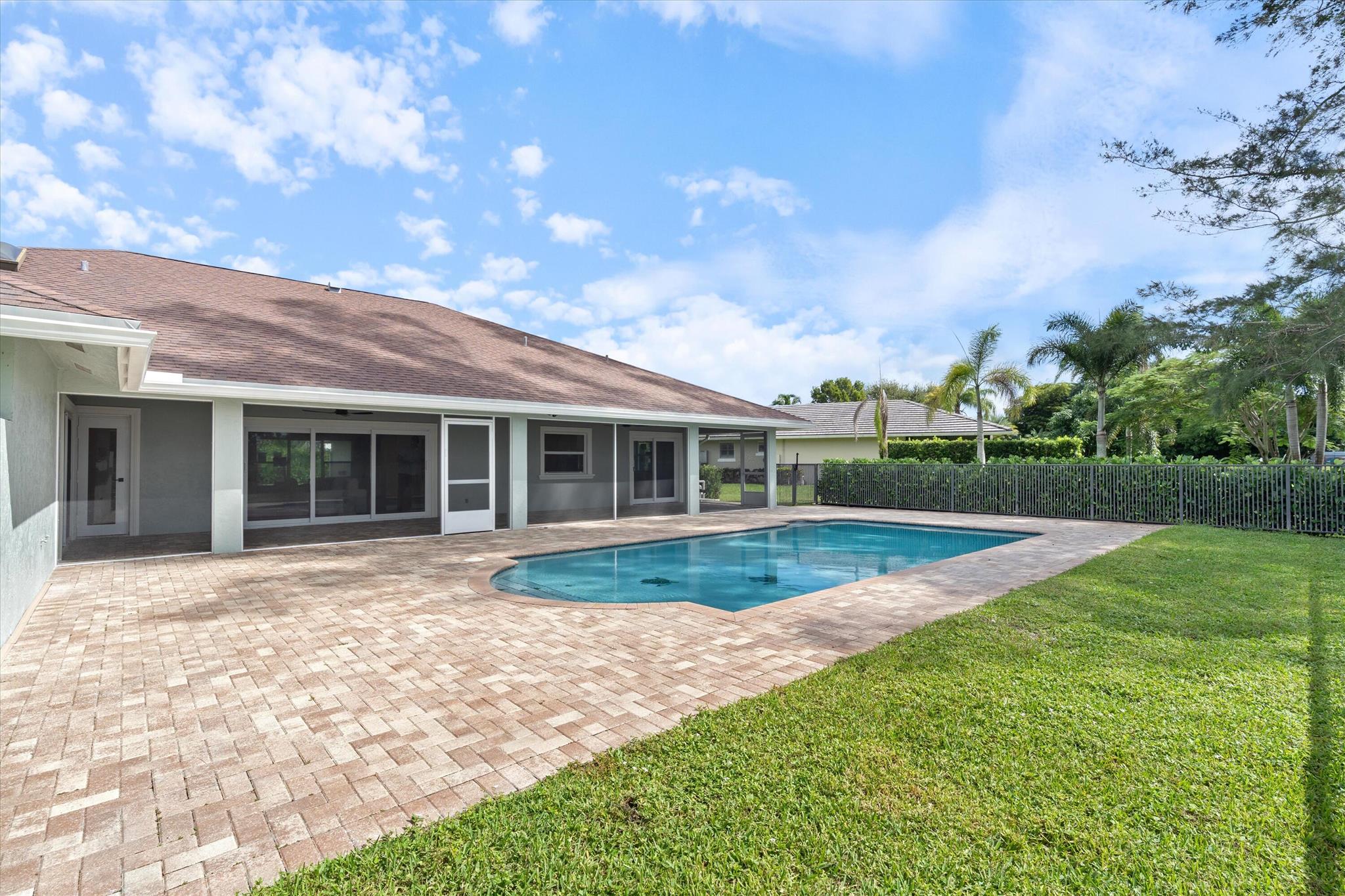 SOUTH SHORE 2 OF WELLINGT - Residential