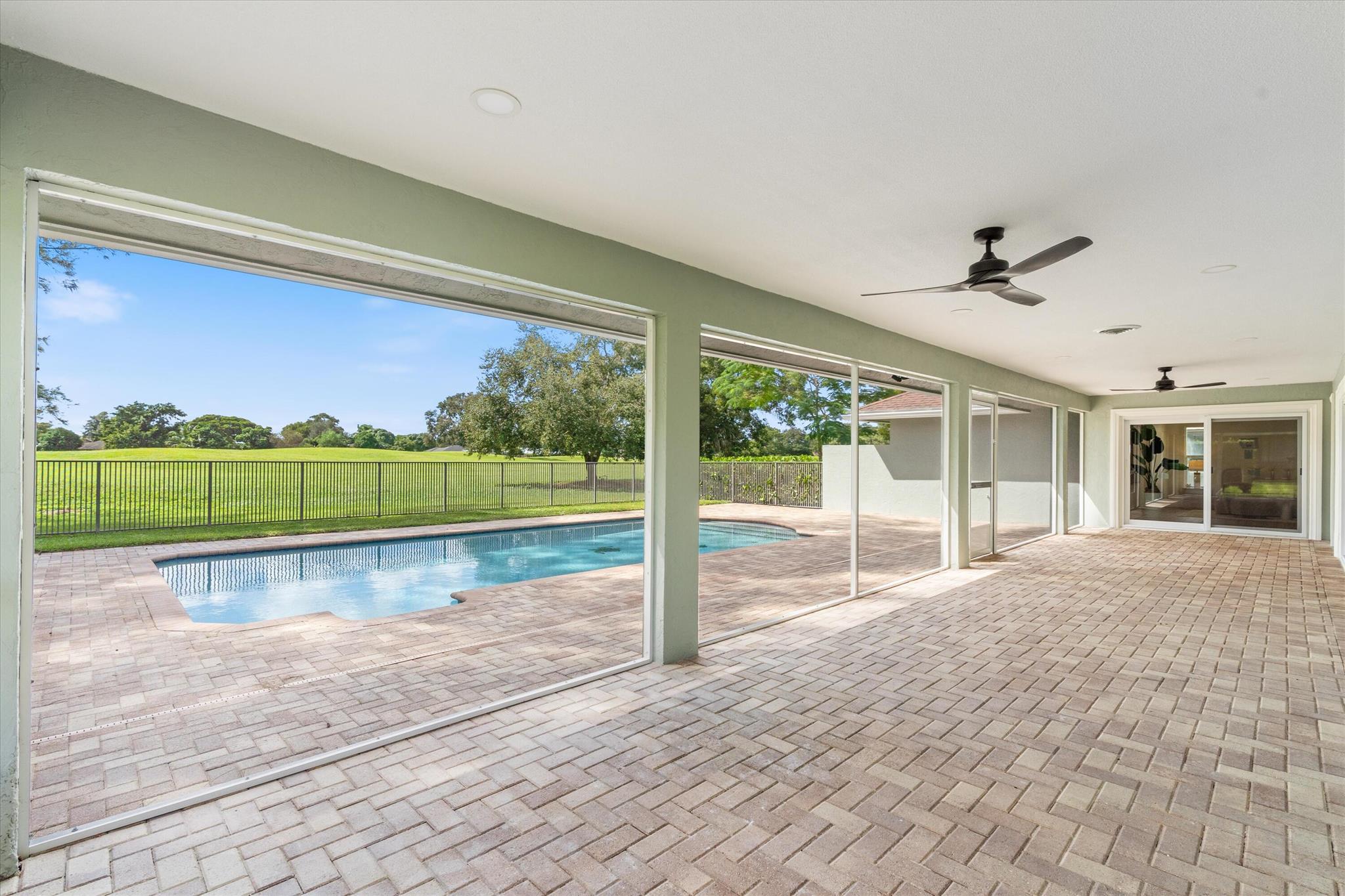 SOUTH SHORE 2 OF WELLINGT - Residential