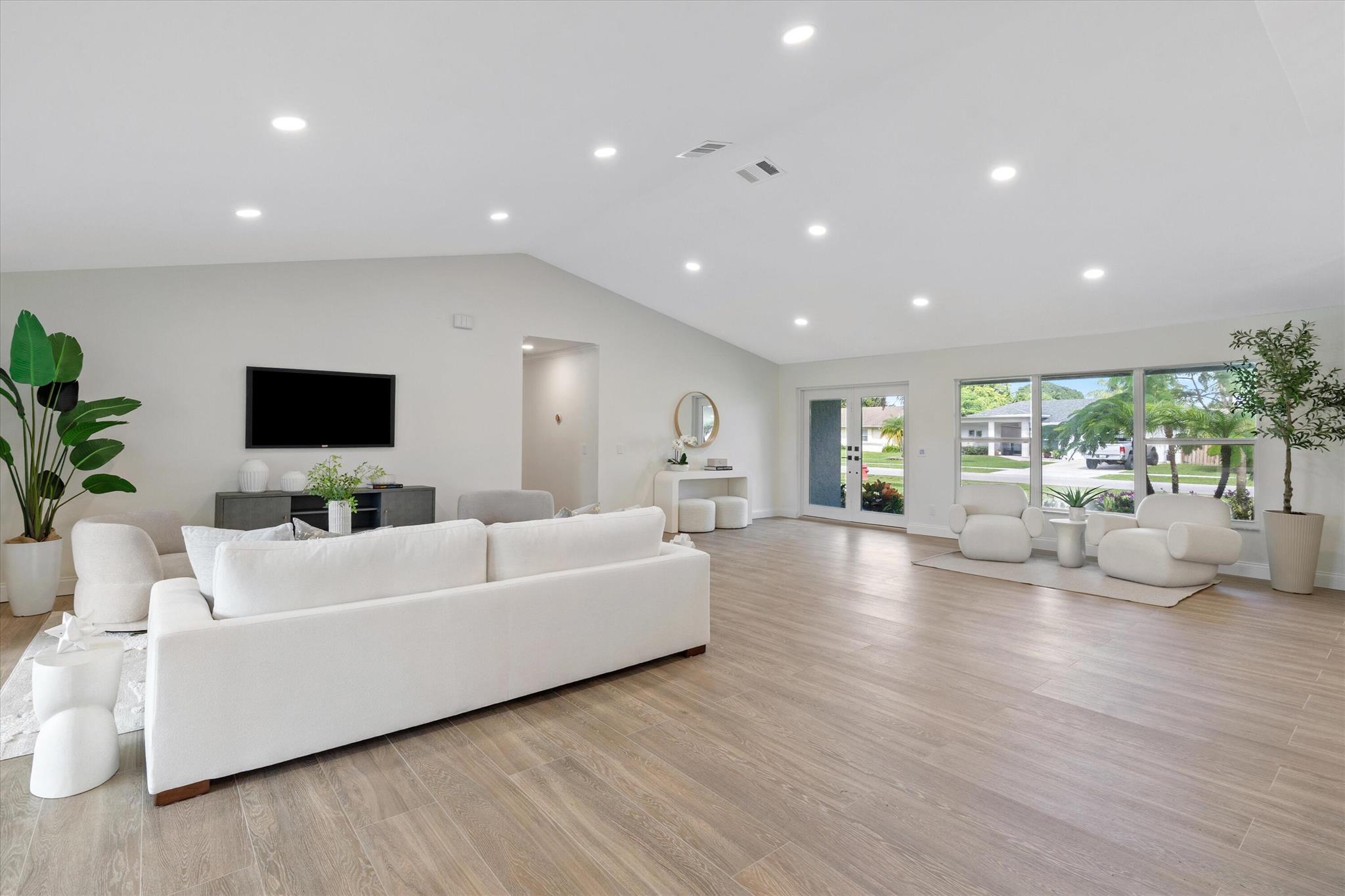 SOUTH SHORE 2 OF WELLINGT - Residential