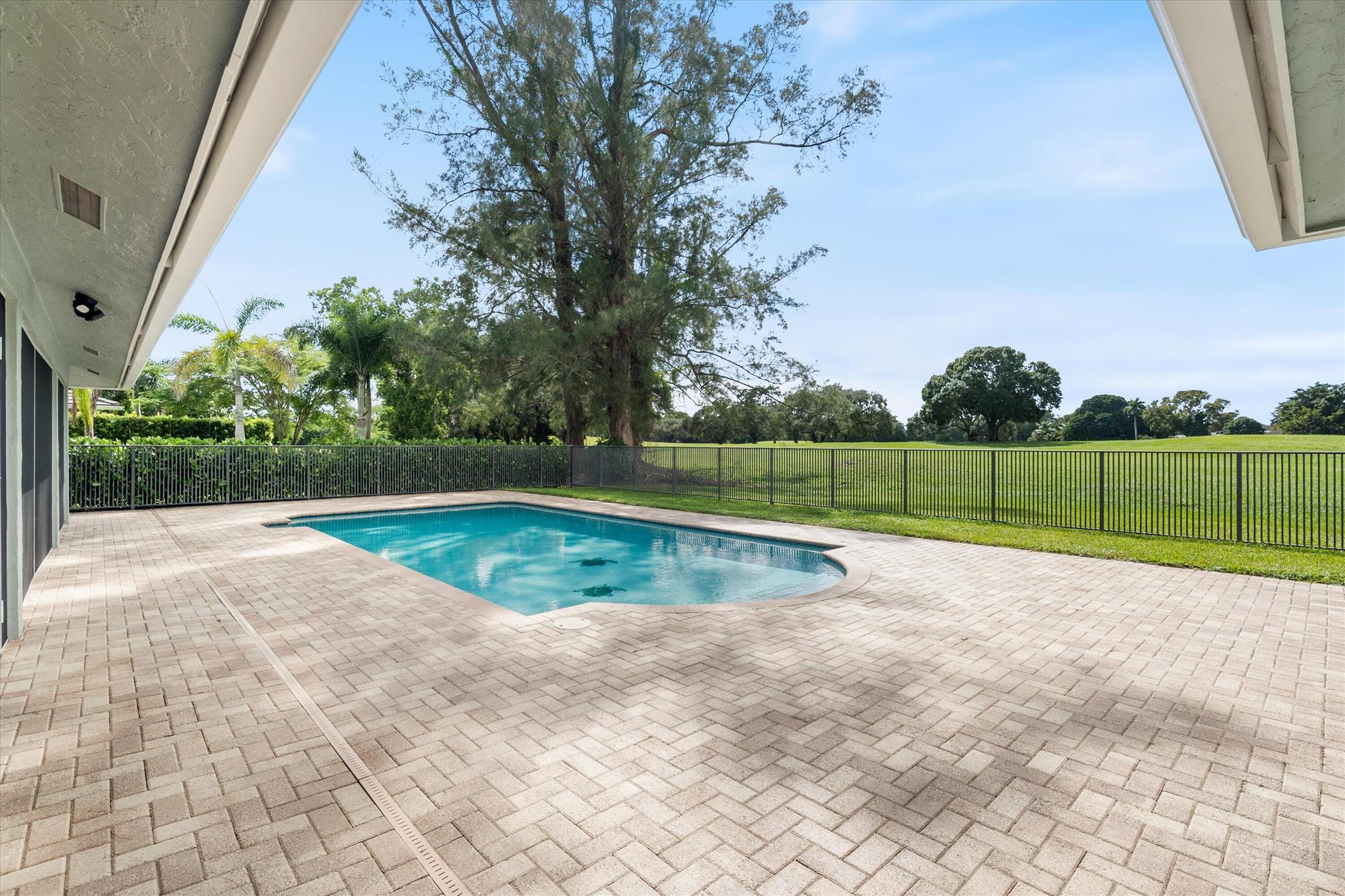 SOUTH SHORE 2 OF WELLINGT - Residential