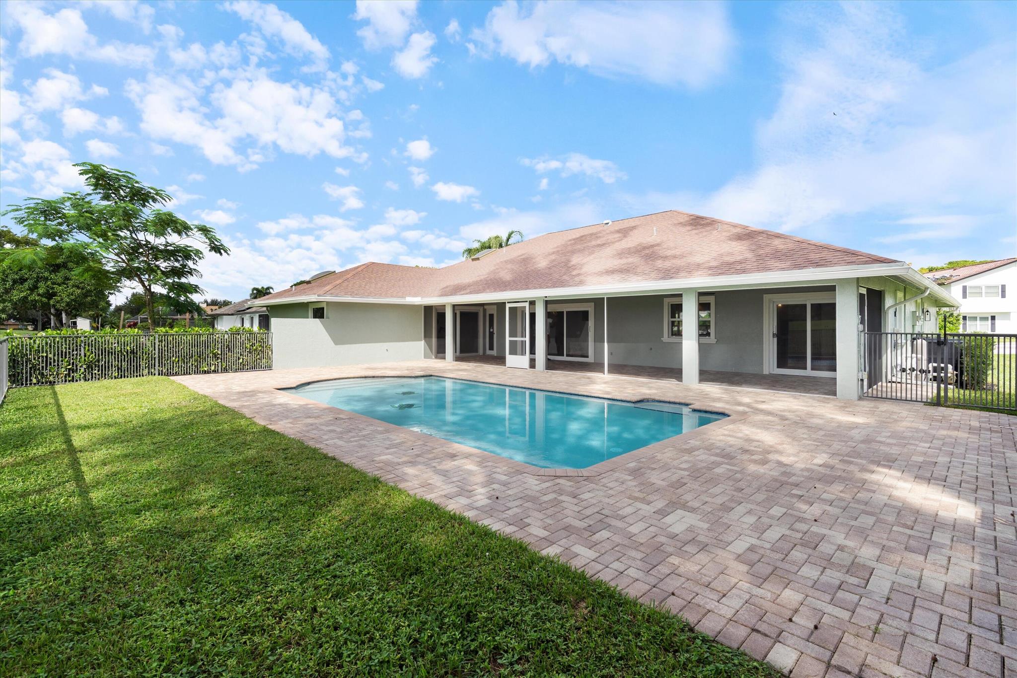 SOUTH SHORE 2 OF WELLINGT - Residential