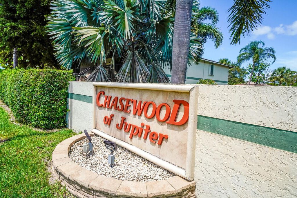 Photo of 6392 Chasewood Drive #G, Jupiter, FL 33458 (MLS # R10905857)